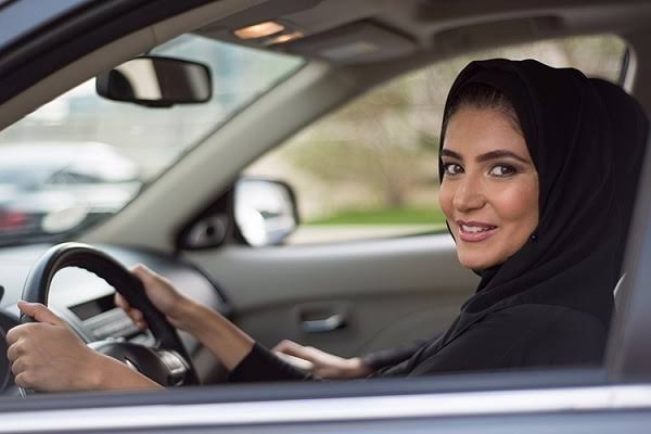 آموزش رانندگی به بانوان