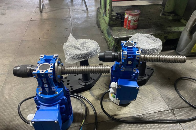 دریل مخصوص در آوردن پیچ سرسیلندر پژو