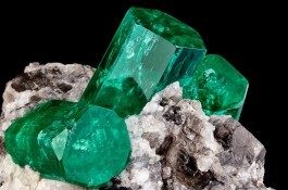 خرید سنگهای قیمتی و جواهراتی 