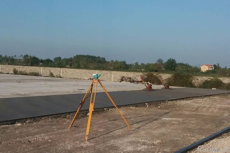  بتن‌ ریزی کف با ماله پروانه‌ای و برقی