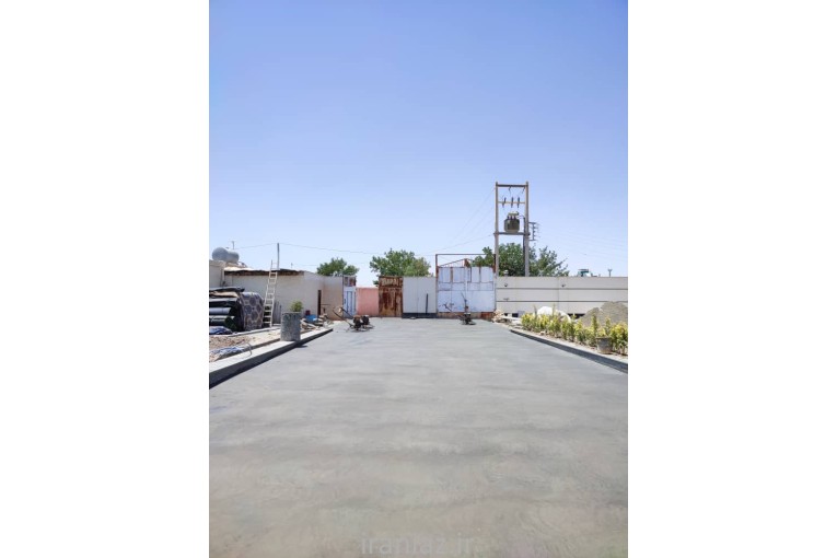  بتن‌ ریزی کف با ماله پروانه‌ای و برقی