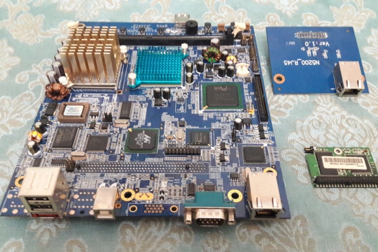 سرور ذخیره سازی 5 ترابایتی و مدیریت فایل Thecus N5200