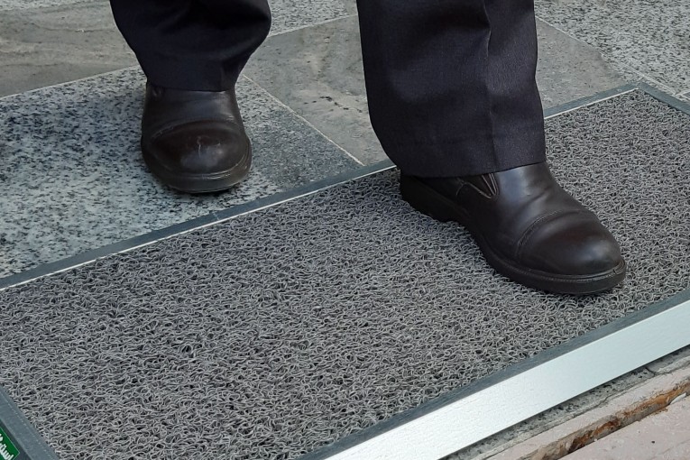 پادری مخزندار استریلکننده کفش