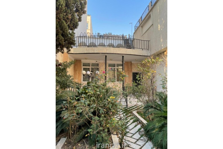 آپارتمان دوبلکس حیاط اختصاصی 