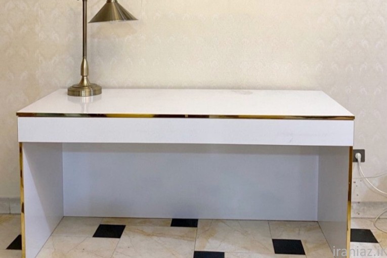 میز تحریر سفید