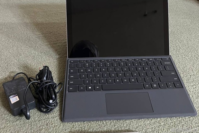 Surface Pro 6  Core i7 - 8650U 16GB Ram 1TB