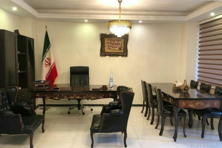 انواع میز مدیریت و کنفرانس