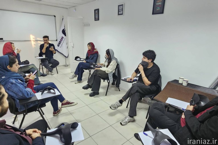 آکادمی زبان مایندورا 