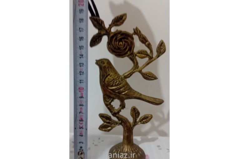 مجسمه برنجی پرنده رروی شاخه