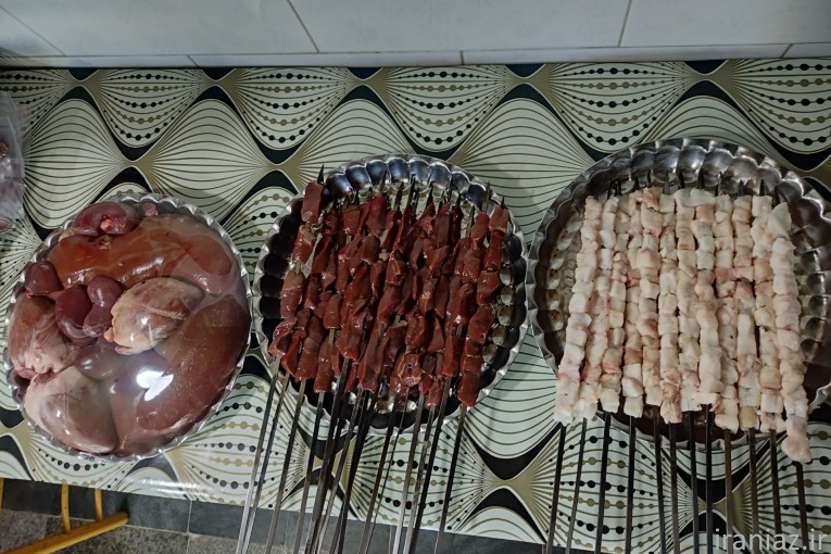 کباب کوبیده. جوجه. جگر دل قلوه . بال و پاچین
