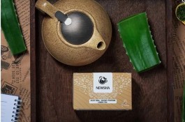 دمنوش چای سبز و آلوورا و عسل