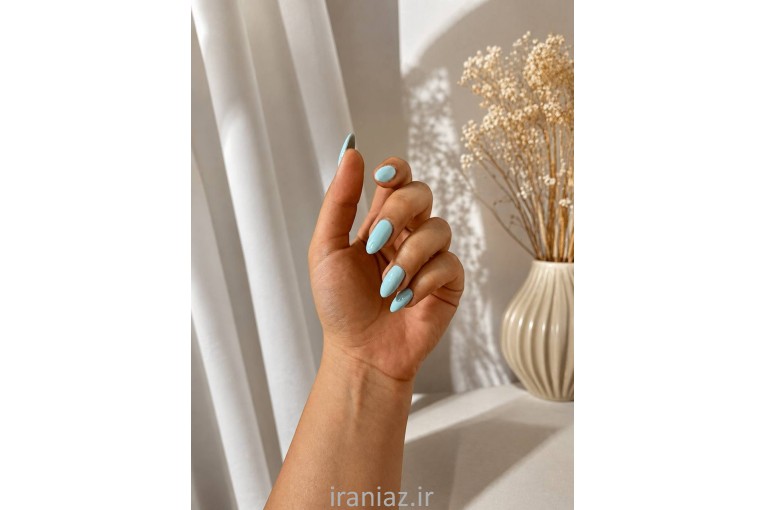 ناخنکار هستم و دستیاری برای سالن ناخن