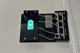 دستگاه عمومی شارژر موبایل