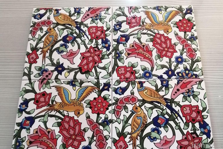 کاشی طرح گل و مرغ