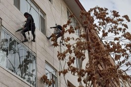 پیچ ورولپلاک سنگ نما باطناب راپل در ارتفاع بندباز