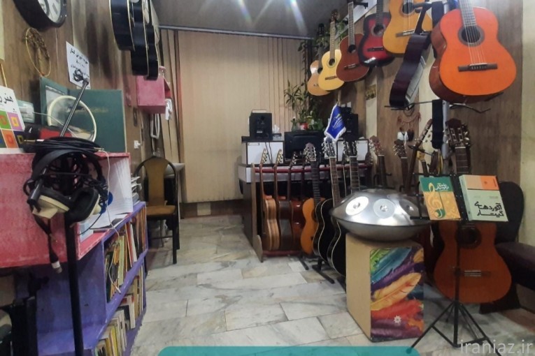 فروش گیتار و لوازم موسیقی