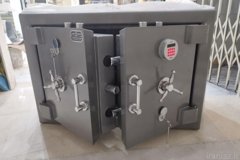 گاوصندوق ۳*2 زیرویترینی