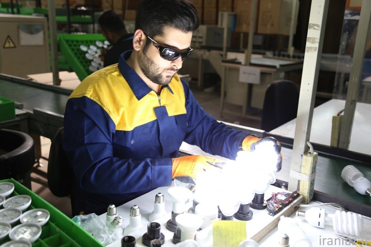 نوار نقاله مونتاژ لامپ کم مصرف