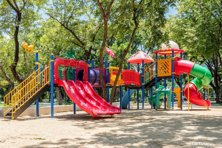 فروش مستقیم تاب و سرسره پارکی پلی‌ اتیلنی از تولیدی